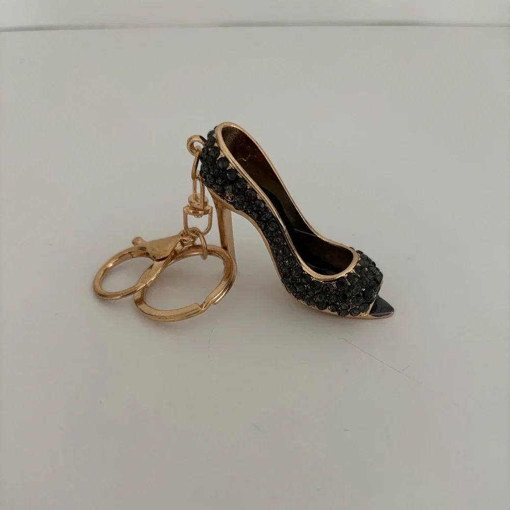 Elegant Black and Gold High Heel Keychain - Picture 5 of 6